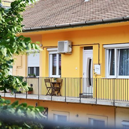 Zóra Apartman Eger Exterior foto