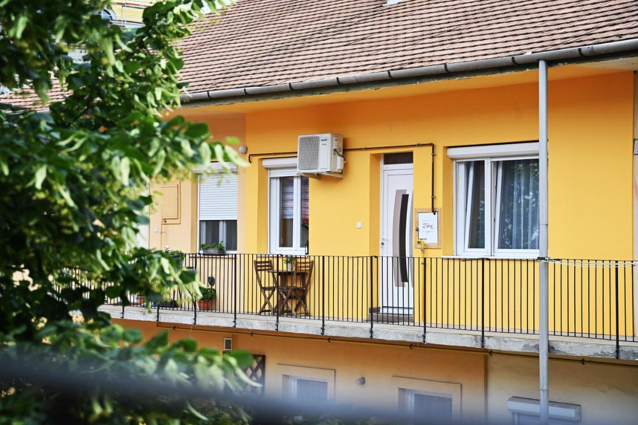Zóra Apartman Eger Exterior foto