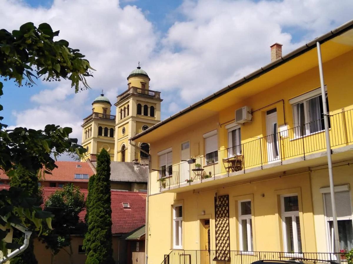 Zóra Apartman Eger Exterior foto